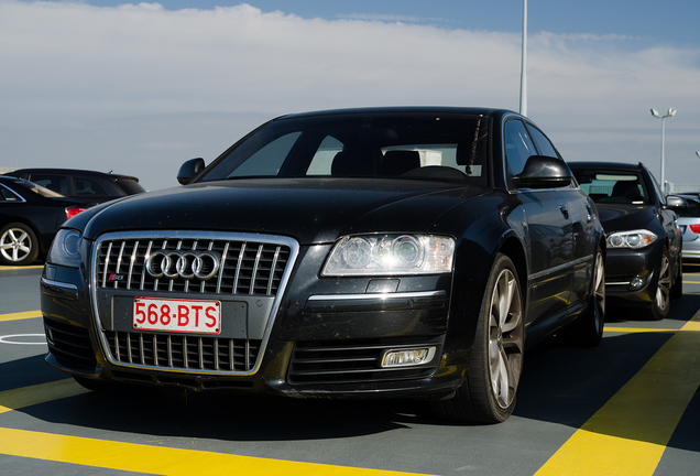 Audi S8 D3