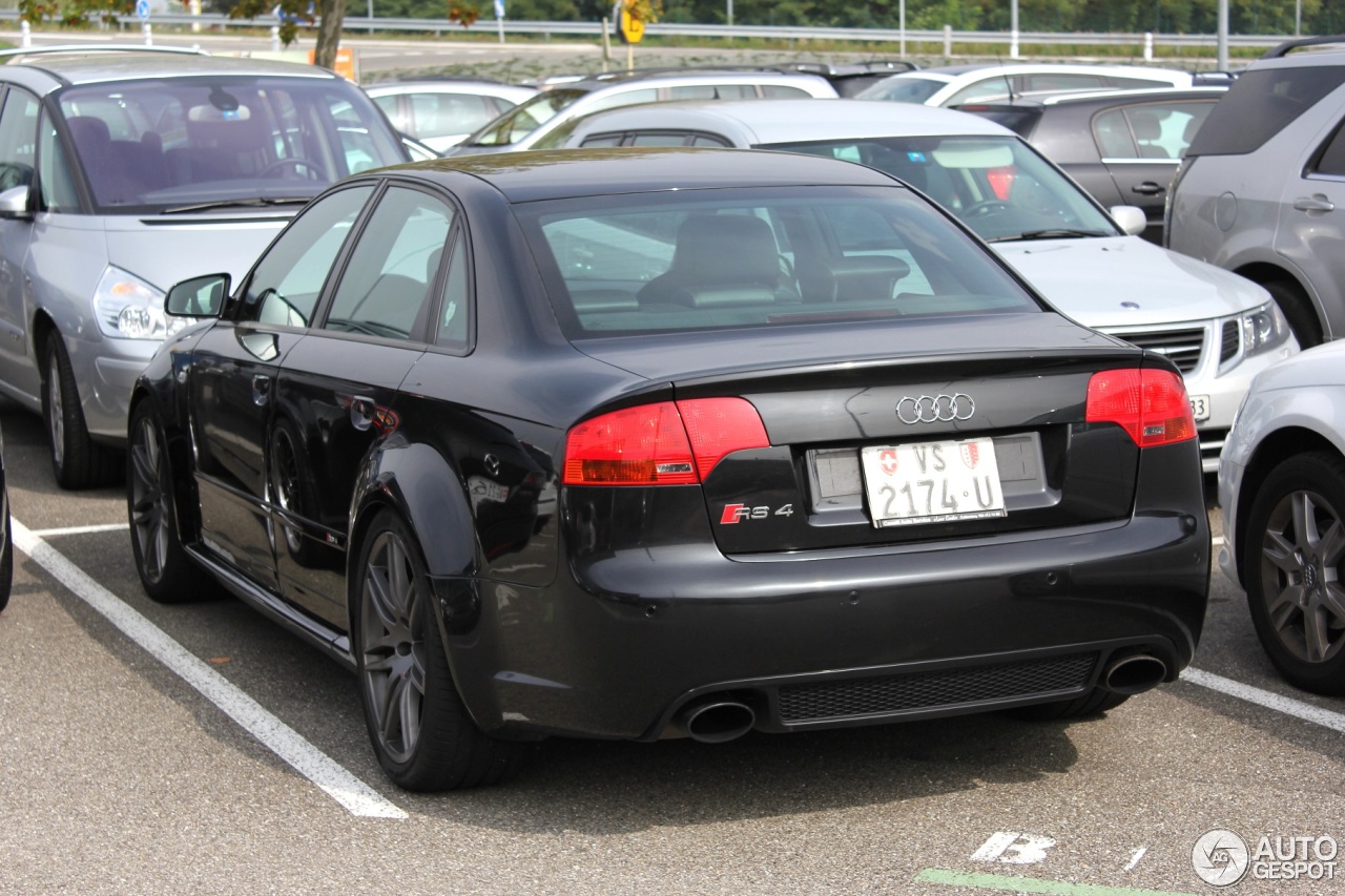 Audi RS4 Sedan