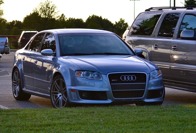 Audi RS4 Sedan