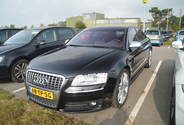 Audi S8 D3