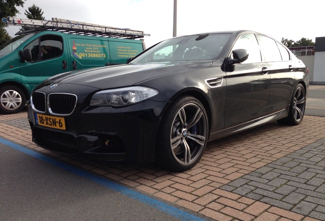 BMW M5 F10 2011