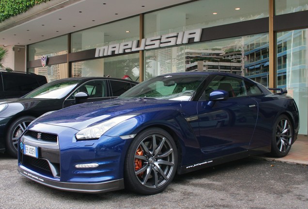 Nissan GT-R 2012