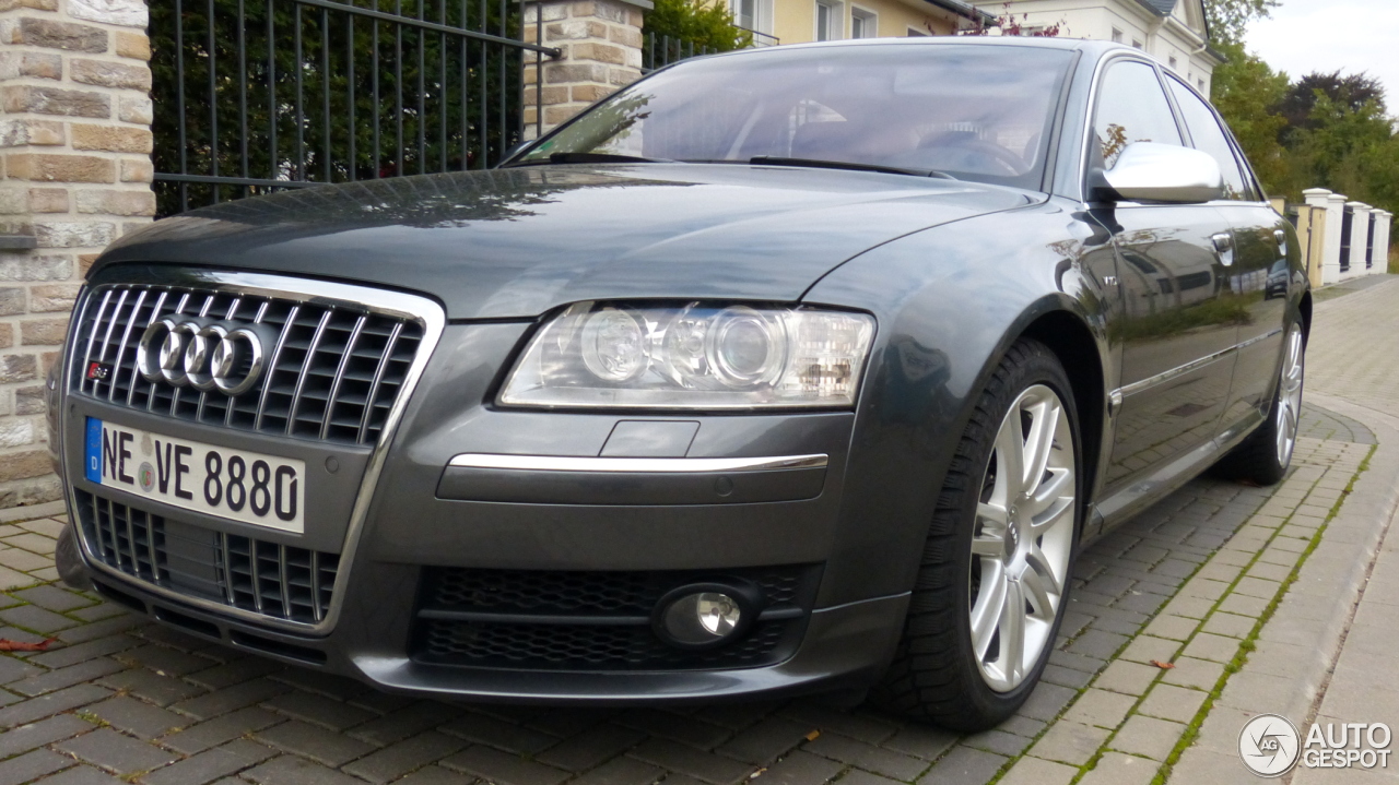 Audi S8 D3