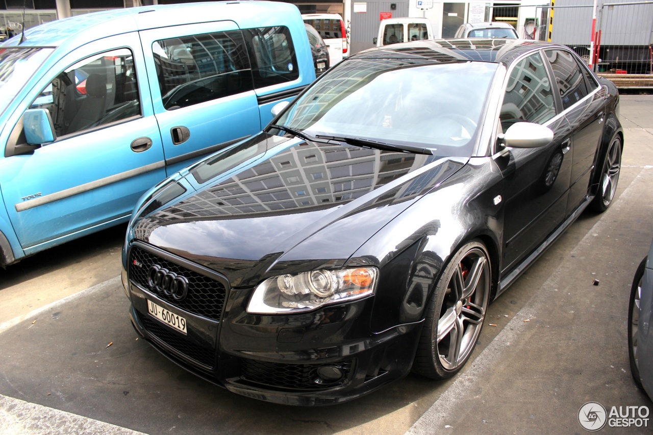 Audi RS4 Sedan