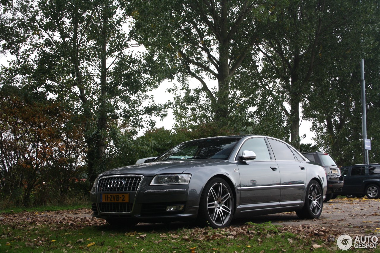 Audi S8 D3