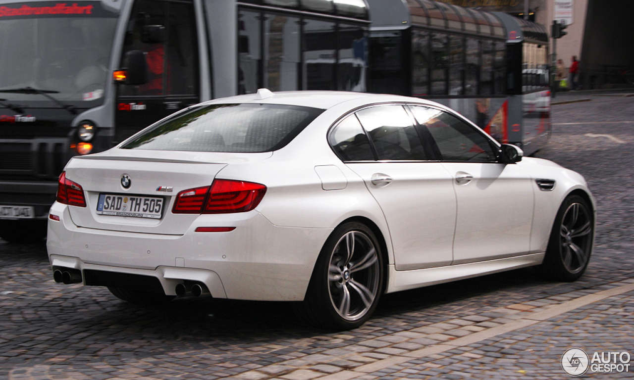 BMW M5 F10 2011