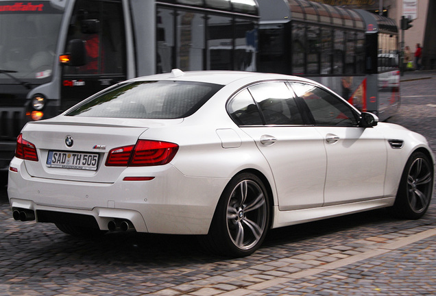 BMW M5 F10 2011