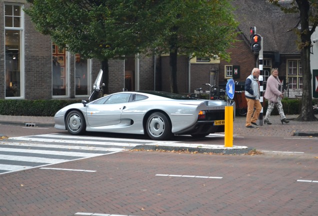 Jaguar XJ220