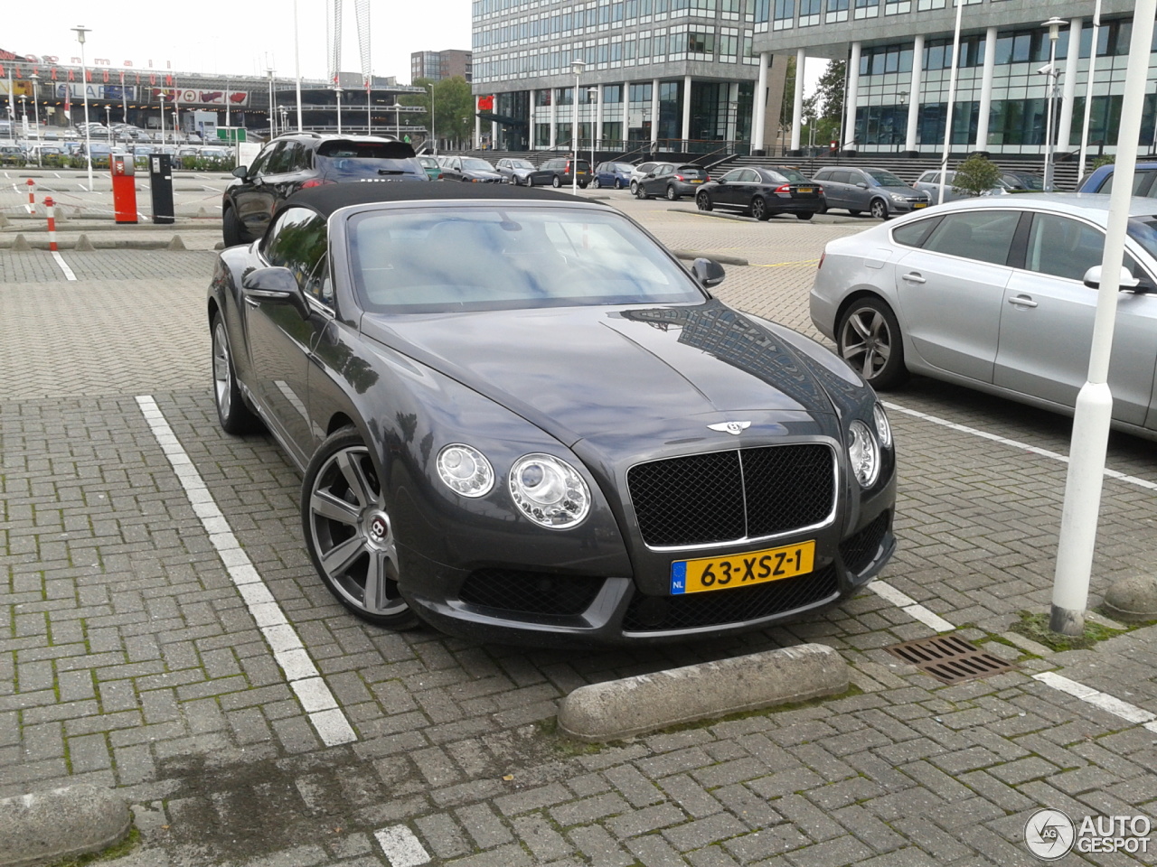 Bentley Continental GTC V8