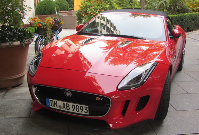 Jaguar F-TYPE S V8 Convertible