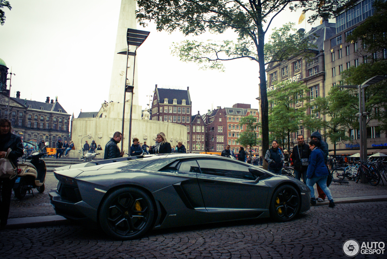 Lamborghini Aventador LP700-4