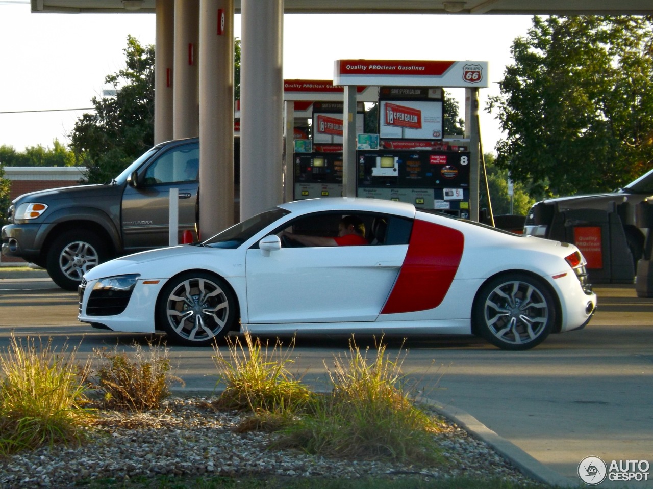 Audi R8 V10