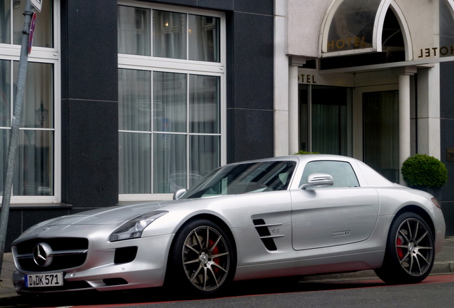 Mercedes-Benz SLS AMG