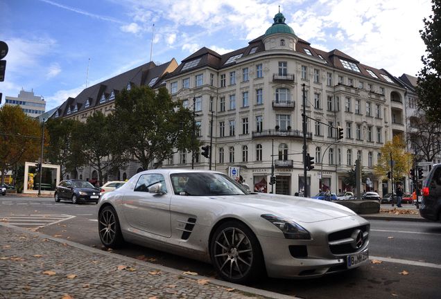 Mercedes-Benz SLS AMG