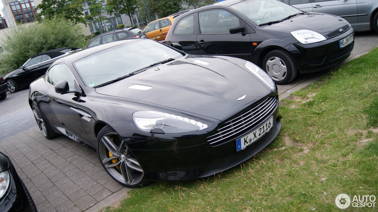 Aston Martin Virage 2011