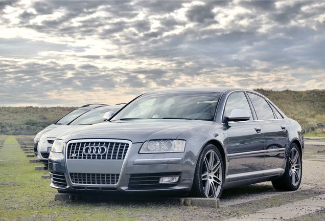 Audi S8 D3