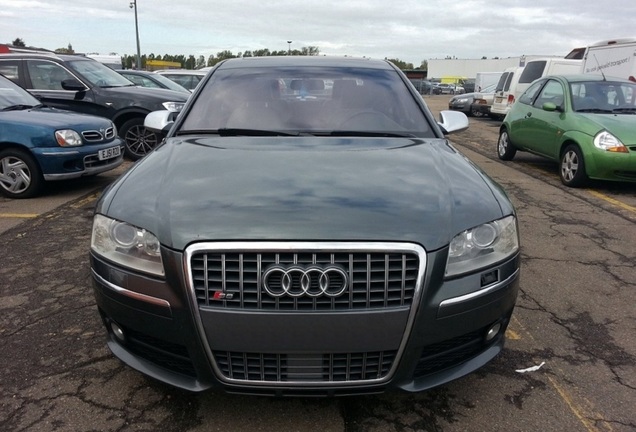 Audi S8 D3