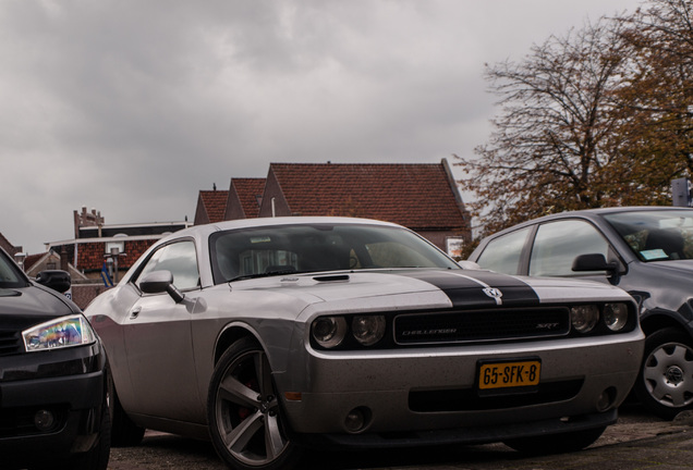 Dodge Challenger SRT-8