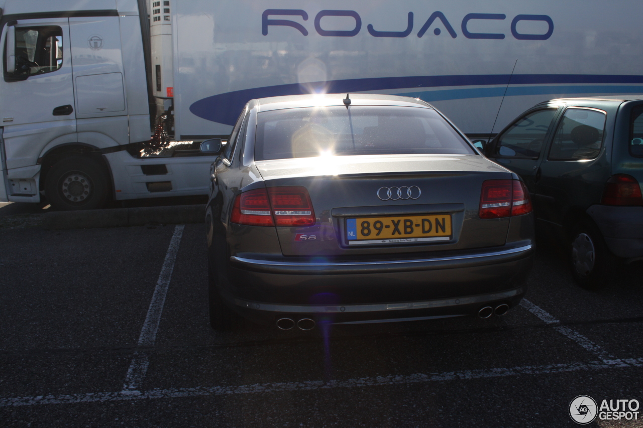 Audi S8 D3