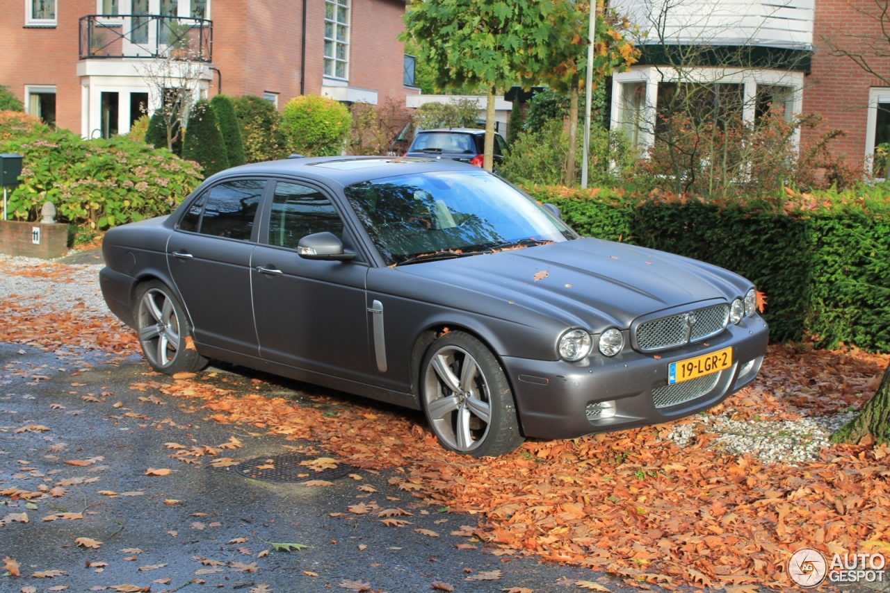 Jaguar XJR Portfolio