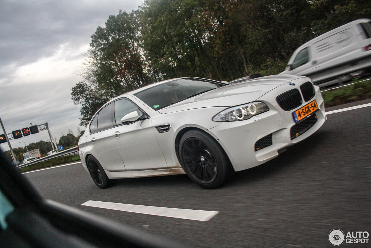 BMW M5 F10 2011