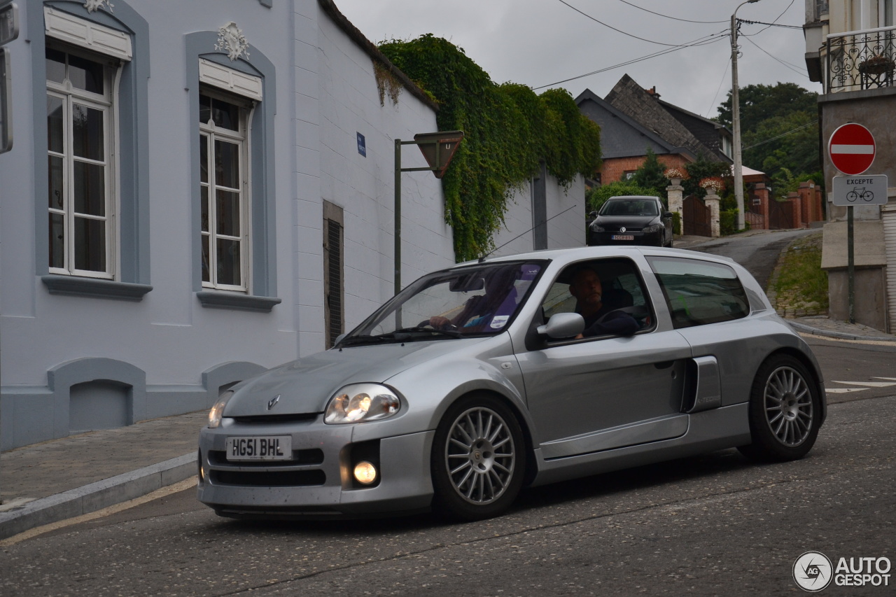 Renault Clio V6