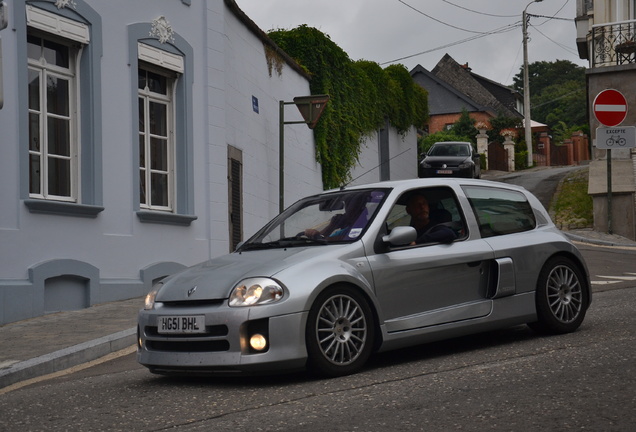 Renault Clio V6