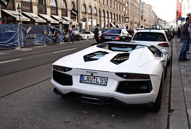 Lamborghini Aventador LP700-4 Roadster