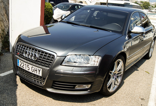 Audi S8 D3