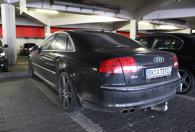 Audi S8 D3