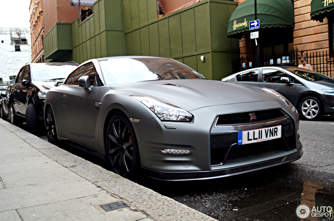 Nissan GT-R 2011