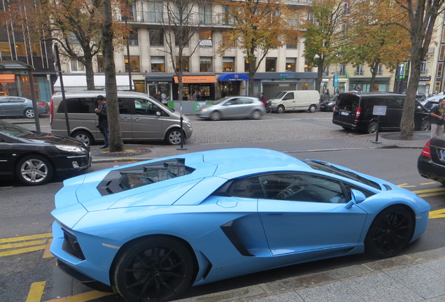 Lamborghini Aventador LP700-4