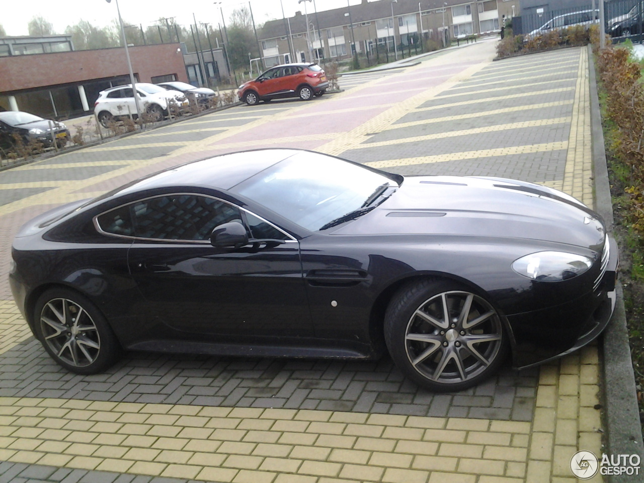 Aston Martin V8 Vantage S