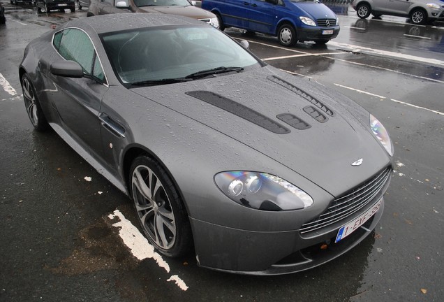 Aston Martin V12 Vantage