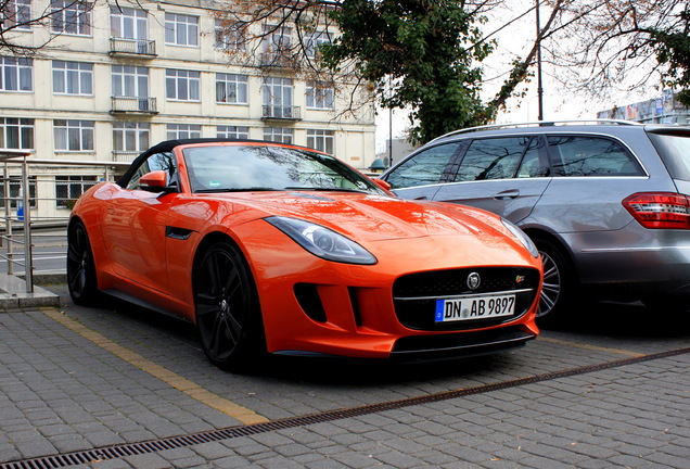 Jaguar F-TYPE S V8 Convertible