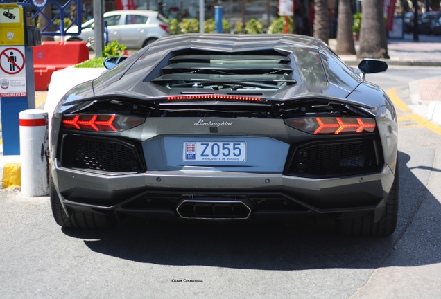 Lamborghini Aventador LP700-4