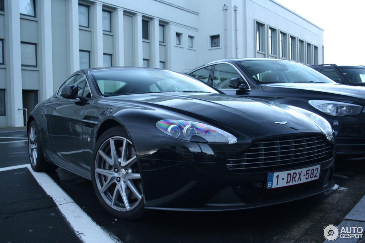 Aston Martin V8 Vantage 2012