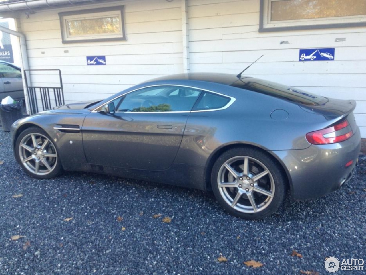 Aston Martin V8 Vantage