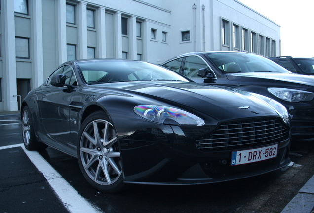 Aston Martin V8 Vantage 2012