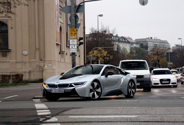 BMW i8