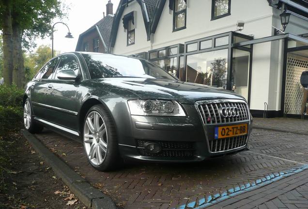 Audi S8 D3