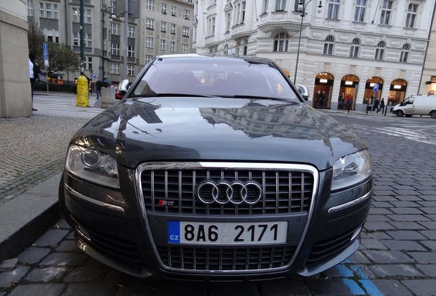 Audi S8 D3