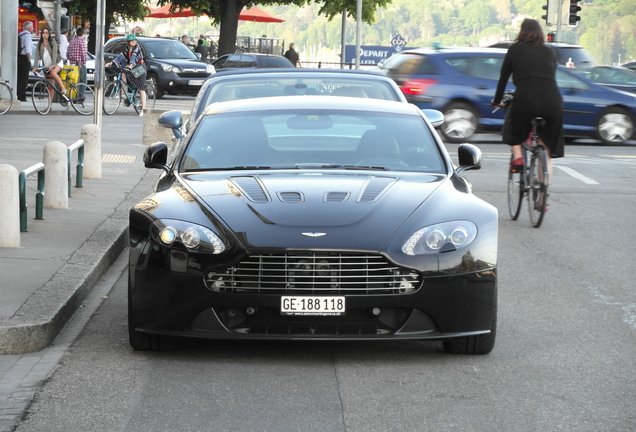 Aston Martin V12 Vantage