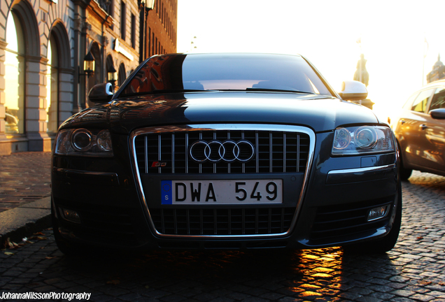 Audi S8 D3