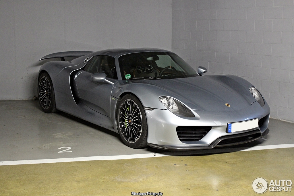 シルバー Porsche 918 Spyder - 24 November 2013 - Autogespot
