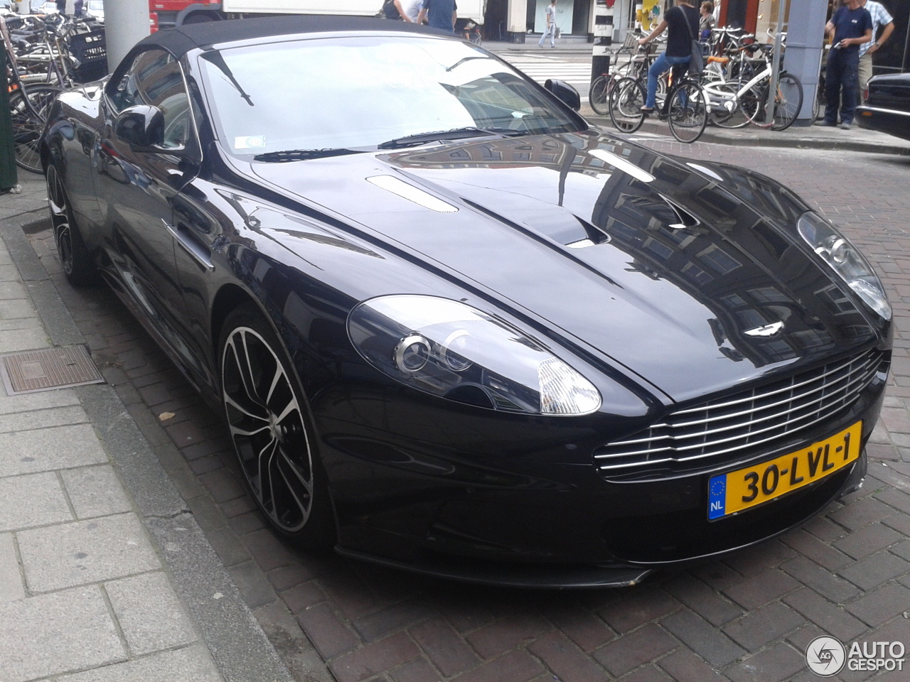 Aston Martin DBS Volante