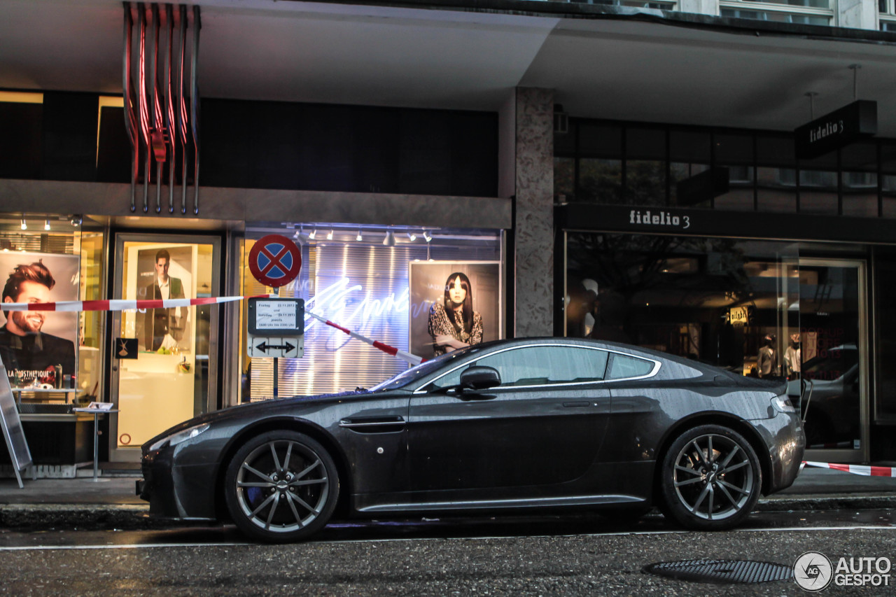 Aston Martin V12 Vantage