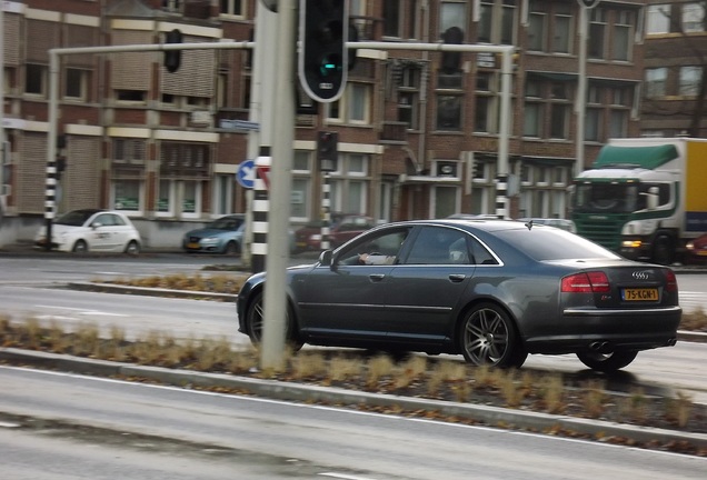 Audi S8 D3