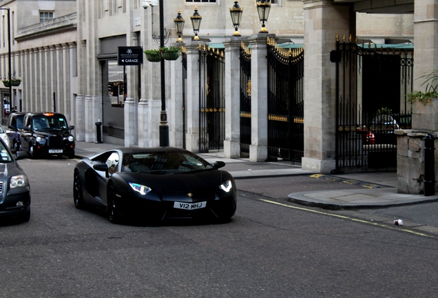 Lamborghini Aventador LP700-4