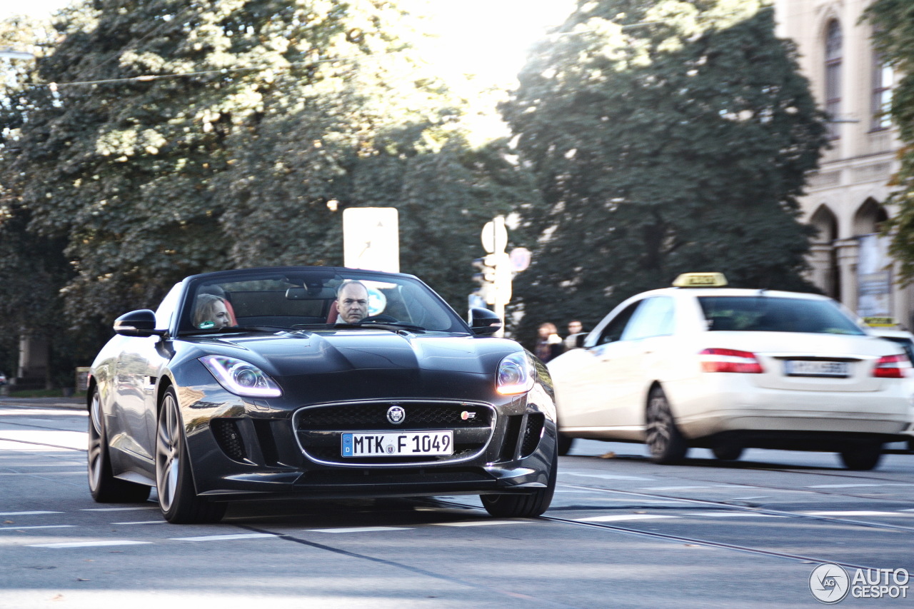 Jaguar F-TYPE S V8 Convertible